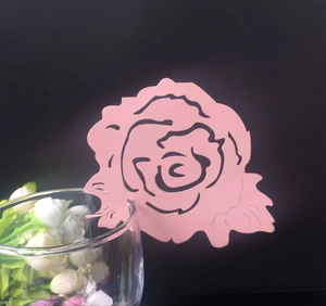 Segnaposti rosa a forma di rosa tagliati al laser per decorazioni nuziali