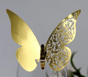 Segnaposto a farfalla dorata tagliata al laser per bicchieri e decorazioni festive