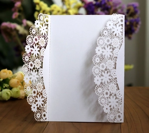 Élégantes Invitations de Mariage Européennes Découpe Laser Cartes de Vœux en Papier Perlé Avec Nœud en Ruban Enveloppe pour Fête