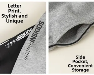 Detailansicht der Jungen Sporthose mit Buchstabendruck und praktischen Seitentaschen