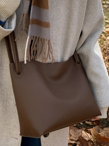 Brown leather large capacity tote bag with litchi grain pattern for autumn winter fashion