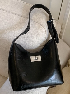 Vintage PU Leather Shoulder Bag For Women Modern Minimalist Underarm Hobo Bag With Silver Metal Lock Buckle Stylish Daily Casual Crossbody Handbag
