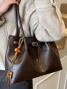 Sac fourre-tout rétro marron foncé en similicuir avec boucle en métal et pompon coloré