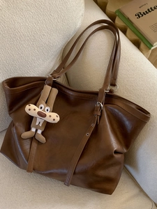 Borsa Tote da Donna Grande Capacità in Pelle PU Retrò Minimalista Borsa a Spalla Con Ciondolo Cartoon Peluche Borsa Sottobraccio da Pendolare