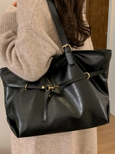 Vintage large capacity black faux leather tote bag with gold hardware for commuting