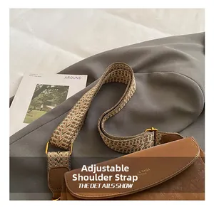 Vue détaillée du sac à bandoulière marron rétro avec sangle tissée réglable style ethnique