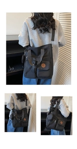 Détail d'un grand sac cabas noir en nylon avec poches et petit porte-monnaie suspendu