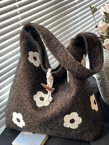 Korean Style Plush Flower Embroidered Tote Bag Sweet Large Capacity Women Shoulder Bag Casual Winter Faux Fur Handbag