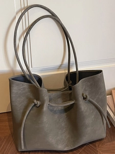 Minimalist olive green tote bag in matte leather featuring knot drawstring decoration