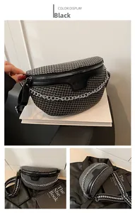 Détail du sac de poitrine à motif pied-de-poule avec chaîne et bandoulière à motifs