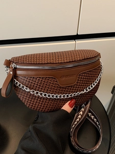 Sac de Poitrine à Texture Tissée pour Femmes Sac à Bandoulière Mode avec Chaîne en Métal Large Sangle Style Urbain Rétro