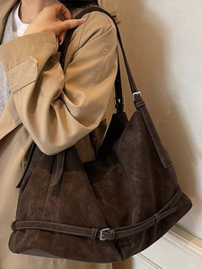 Large capacity vintage tote bag in dark brown suede leather with adjustable strap