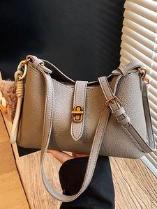 Sac à Épaule Femme Mode en Cuir PU Rétro Motif Litchi Petit Sac Bandoulière Carré Avec Pendentif Sac à Main Quotidien