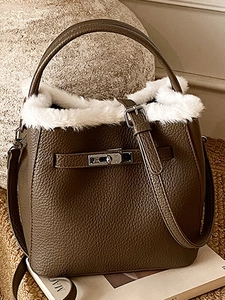 Women Chic Bucket Bag Exquisite Lychee Grain PU Leather Crossbody Bag With White Artificial Fur Trim Kelly Lock Handbag