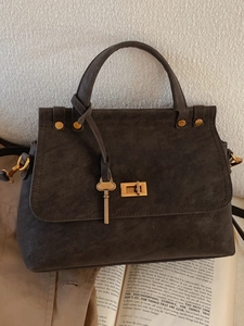 Retro PU Leather Handbag Women Korean Style Frosted Texture Crossbody Bag Gold Twist Lock Pendant Shoulder Satchel Bag