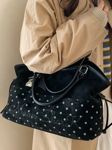 Borsa tote nera retrò a pois con ricamo Moon Shark e ciondolo lucchetto in metallo