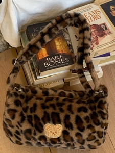 Sac sous le Bras en Peluche Mignon pour Femmes Hiver Élégant Sac à Épaule en Fausse Fourrure Avec Écusson Ours Brodé Décontracté