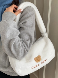 Sac à épaule en peluche blanche avec broderie ours et bandoulière large confortable