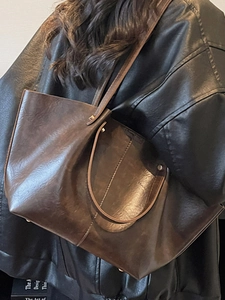 Große Vintage-Tote-Bag aus dunkelbraunem Kunstleder mit Schultergurt für Damen