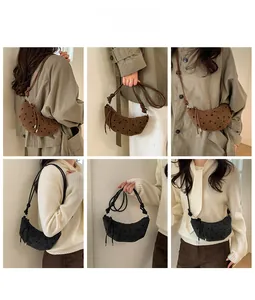 Borsa a mezzaluna in maglia a pois con tracolla a nodo mostrata da varie angolazioni