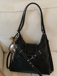 Sac Cabas Vintage en Cuir PU pour Femmes Grande Capacité Surpiqûres Contrastées Sac à Épaule Avec Pendentif Simple Navetteur