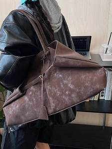 Retro brown large capacity tote bag with vintage leather texture for women's daily commute