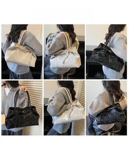 Detailed views of vintage large capacity tote bag in black and beige with letter texture