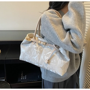Retro large-capacity white tote bag with abstract letter prints and leather handles