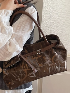 Retro dark brown large capacity tote bag with abstract letter print and metal buckle