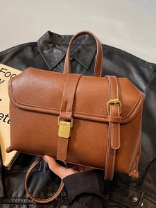 Braune Vintage-Leder-Umhängetasche mit Goldschnalle und Kontrastnähten für Damen