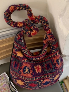 Borsa hobo invernale in peluche con stampa etnica e stile vintage bohémien casual