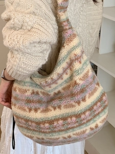 Borsa hobo in peluche retrò con motivo etnico per pendolari e scuola