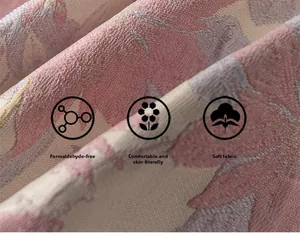 Primo piano del tessuto jacquard rosa per abiti da bambina con trama floreale