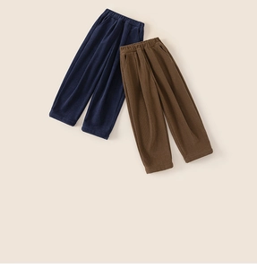 Détail de la taille élastique et des poches latérales sur les pantalons d'hiver épais
