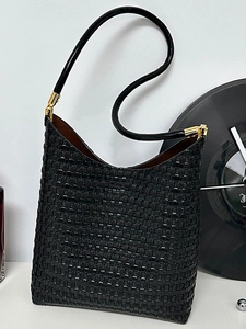 Sac Sous le Bras Tissé Rétro de Grande Capacité pour Femmes Mode Sac à Épaule en Cuir PU Simple Décontracté Sac Fourre-tout