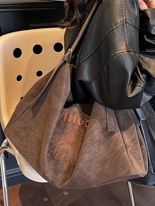 Retro dark brown large tote bag with daisy pattern and Maoo text on suede finish
