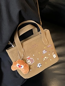 Sac bandoulière en toile caramel avec broderies de pain et charmant croissant peluche