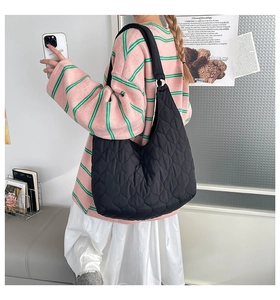 Sac hobo matelassé noir à grande capacité pour le shopping quotidien et les études