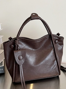 Winter New Fashion Large Capacity Mommy Bag Soft PU Leather Tote Bag For Women Casual Commuting Shoulder Bag With Tassel Decor