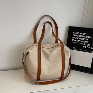 Große beige Canvas-Tragetasche mit braunen Ledergriffen und Reißverschluss-Details