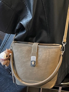 Retro taupe bucket bag for women with adjustable strap and horse charm detail