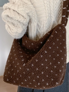 Brown plush polka dot tote bag for women, large winter shoulder bag in soft fleece