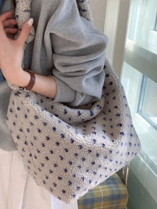 2025 Winter stylish large beige fleece tote bag with blue polka dots in a slouchy Korean style