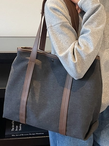Grand sac cabas en toile gris anthracite avec anses en cuir marron pour le quotidien