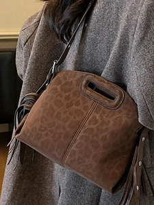 Sac bandoulière rétro à imprimé léopard marron avec longues franges et fini mat
