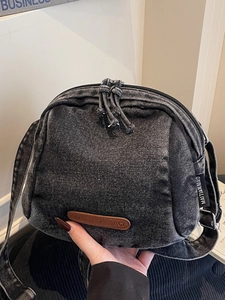 Borsa a tracolla minimalista in denim lavato da donna con ampia tracolla regolabile
