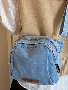 Borsa a tracolla minimalista in denim celeste con tracolla regolabile da donna