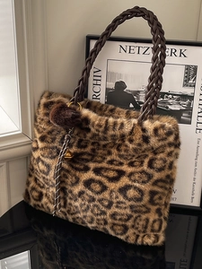 Women Fashion Leopard Plush Tote Bag Large Capacity Faux Fur Shoulder Bag With Braided Handle Urban Minimalist Handbag