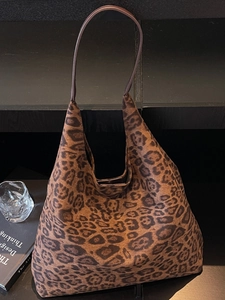 Sac fourre-tout à imprimé léopard avec bandoulière en cuir pour le trajet quotidien
