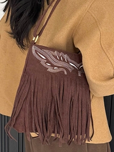 Sac seau vintage en daim marron avec broderie blanche et longues franges pour femme